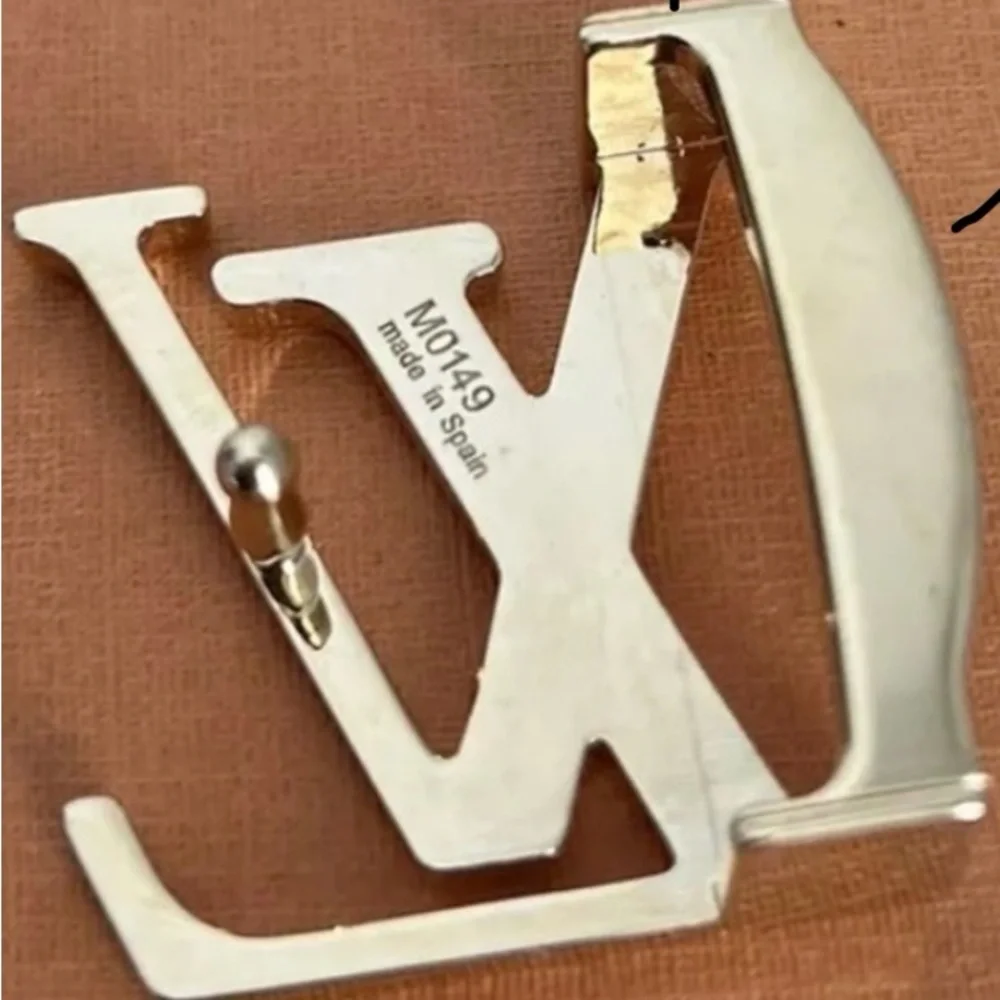 Louis Vuitton 30mm Reversible Belt with Signature LV Buckle - Picture 6 of 6